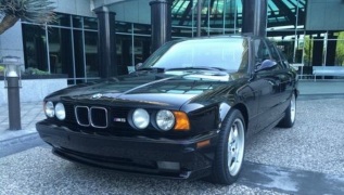 La Bmw M5 del 1993 in vendita.