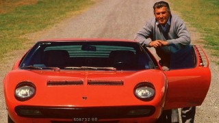 Ferruccio Lamborghini con la Miura.