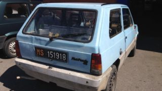 Il retro della Fiat Panda 45 prima del restauro.