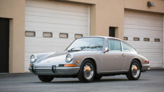 La Porsche 911 Sportomatic ha un cambio semi automatico.